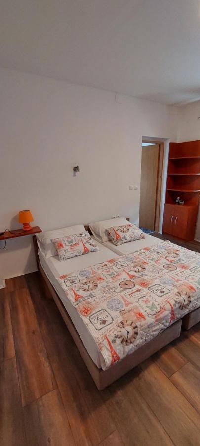 Apartments Matic Omisalj Bagian luar foto